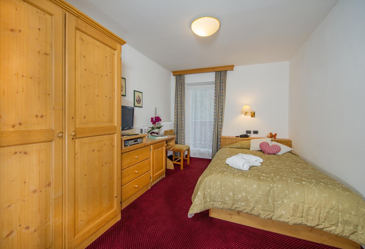 Hotel Bellavista Canazei Bilik gambar